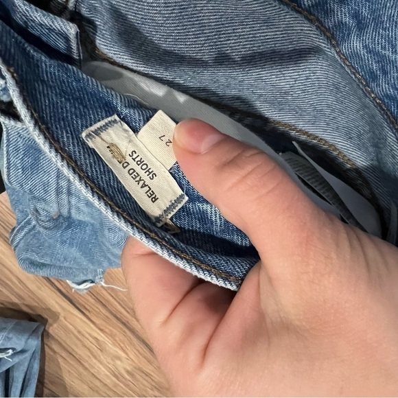 Madewell Relaxed Denim Shorts in Rosemount Wash: Destroyed Hem Edition - Picture 7 of 10